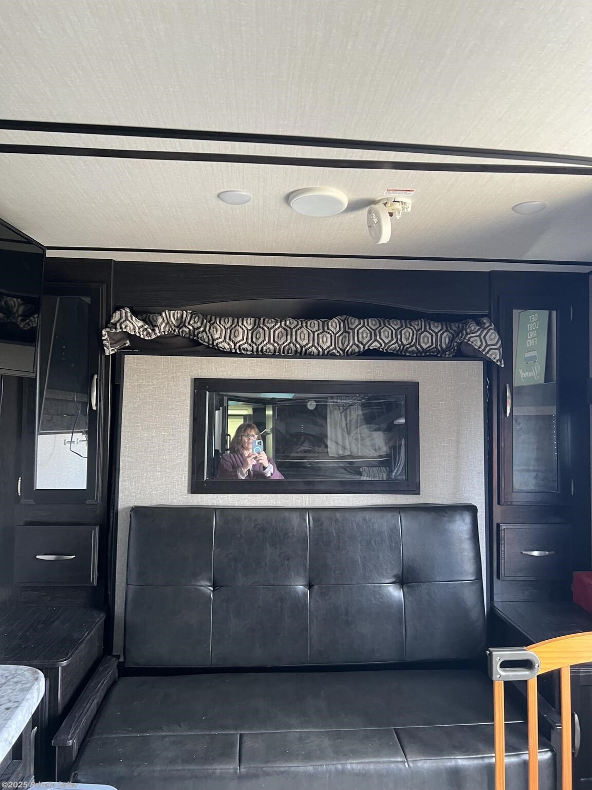 2019 Grand Design Imagine XLS - Used Travel Trailer For Sale by For Sale By Owner in Simi Valley, California features Enclosed Water Tank, Oven, Refrigerator, Water Heater, Stove