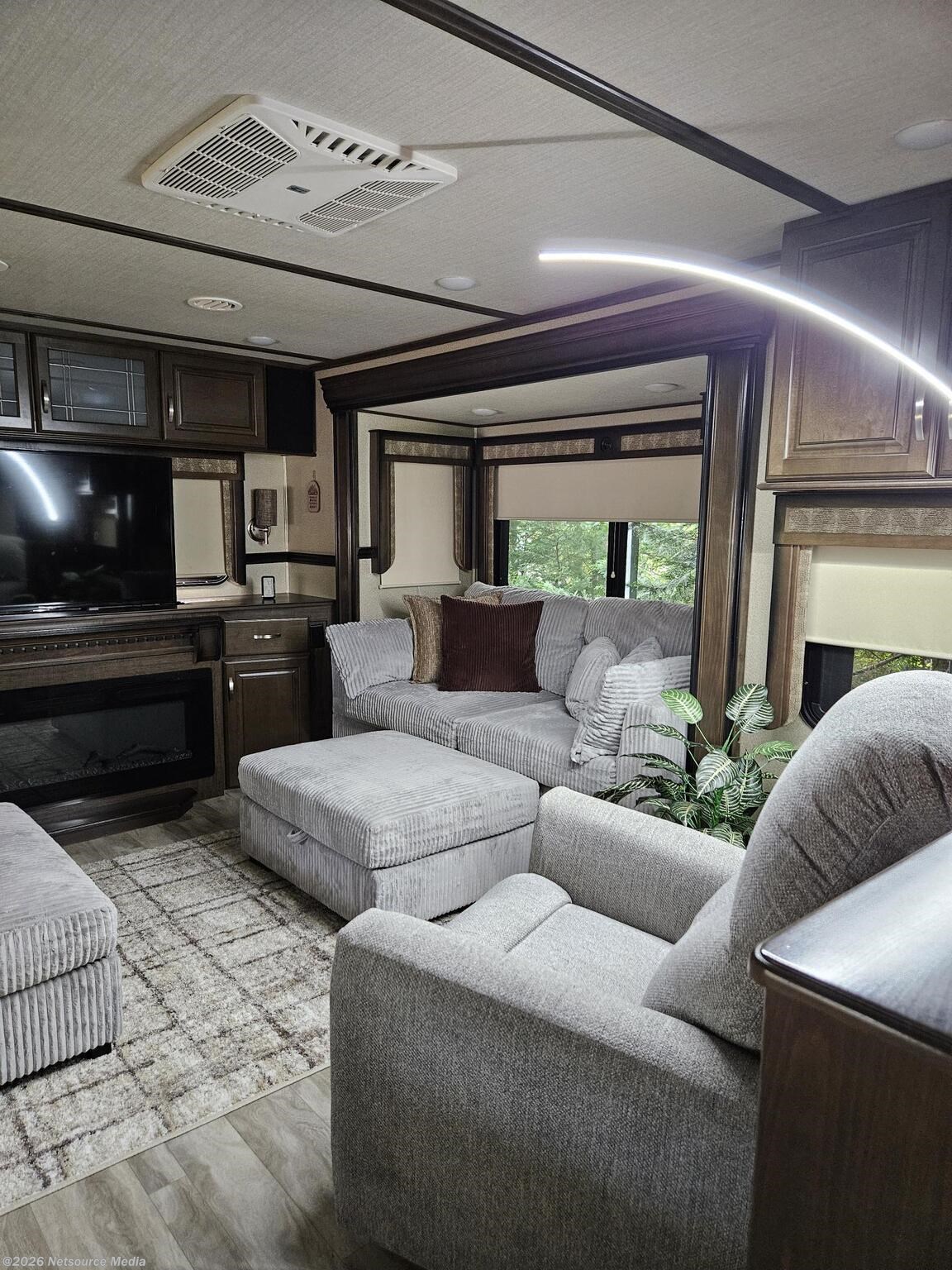 2019 Solitude 375RES-R by Grand Design from For Sale By Owner in Pointblank, Texas