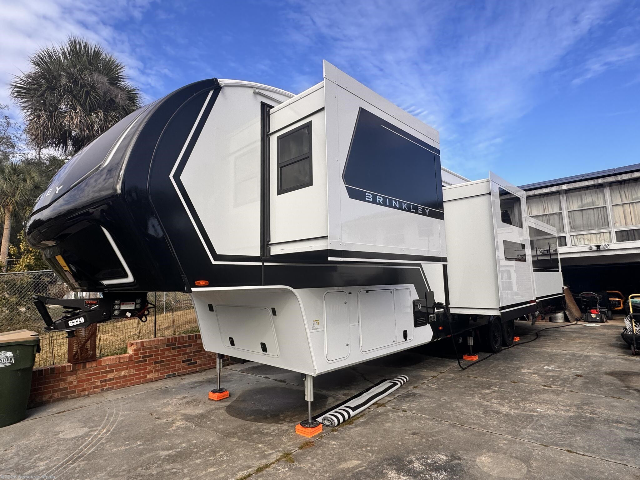 2025 Brinkley RV Model Z 3610 - Used Fifth Wheel For Sale by For Sale By Owner in Umatilla, Florida