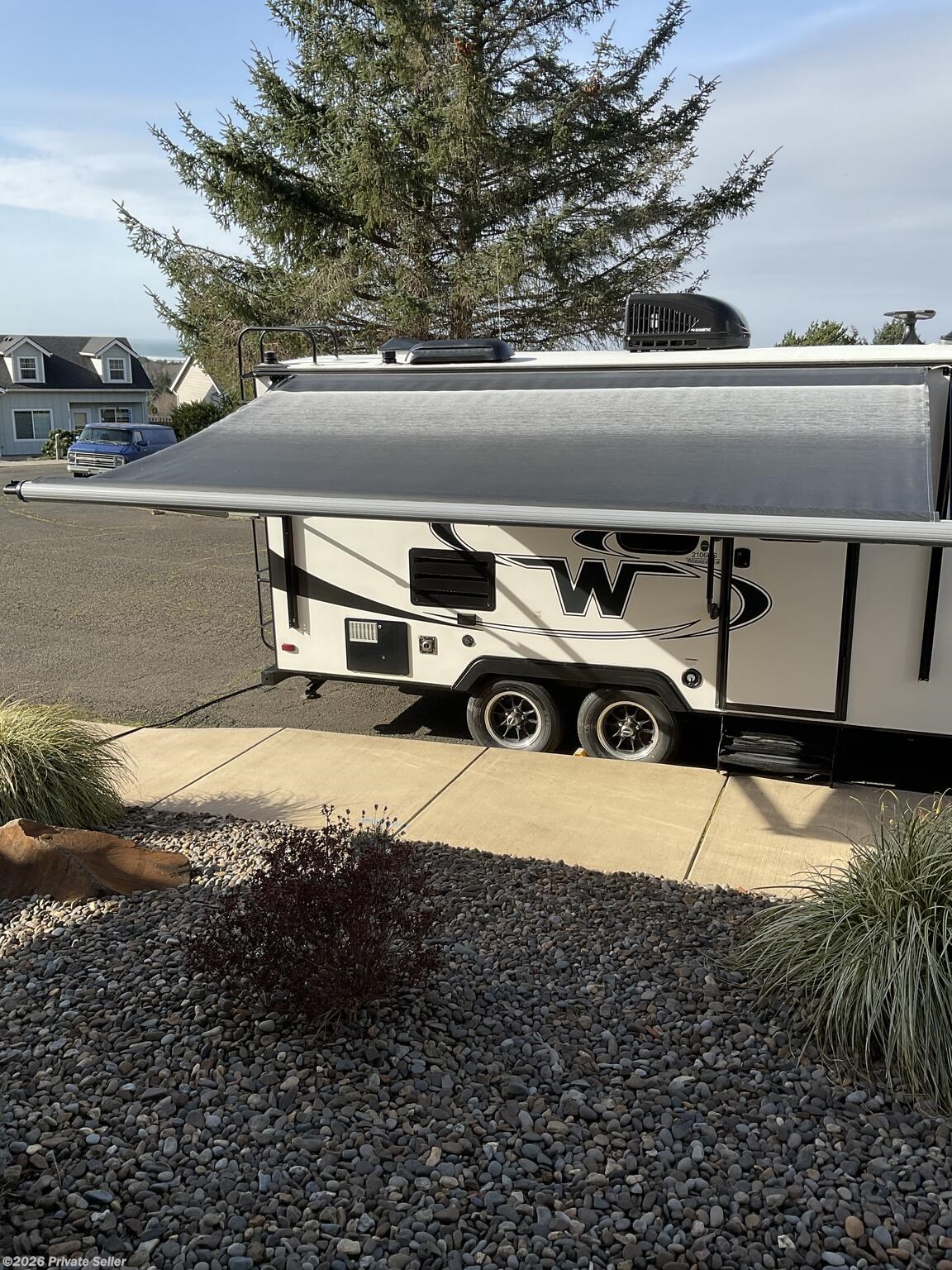 2018 Winnebago Micro Minnie 2106DS - Used Travel Trailer For Sale by For Sale By Owner in Neskowin, Oregon features Heated Water Tank, DVD Player, LED Lights, TV Antenna, Toilet