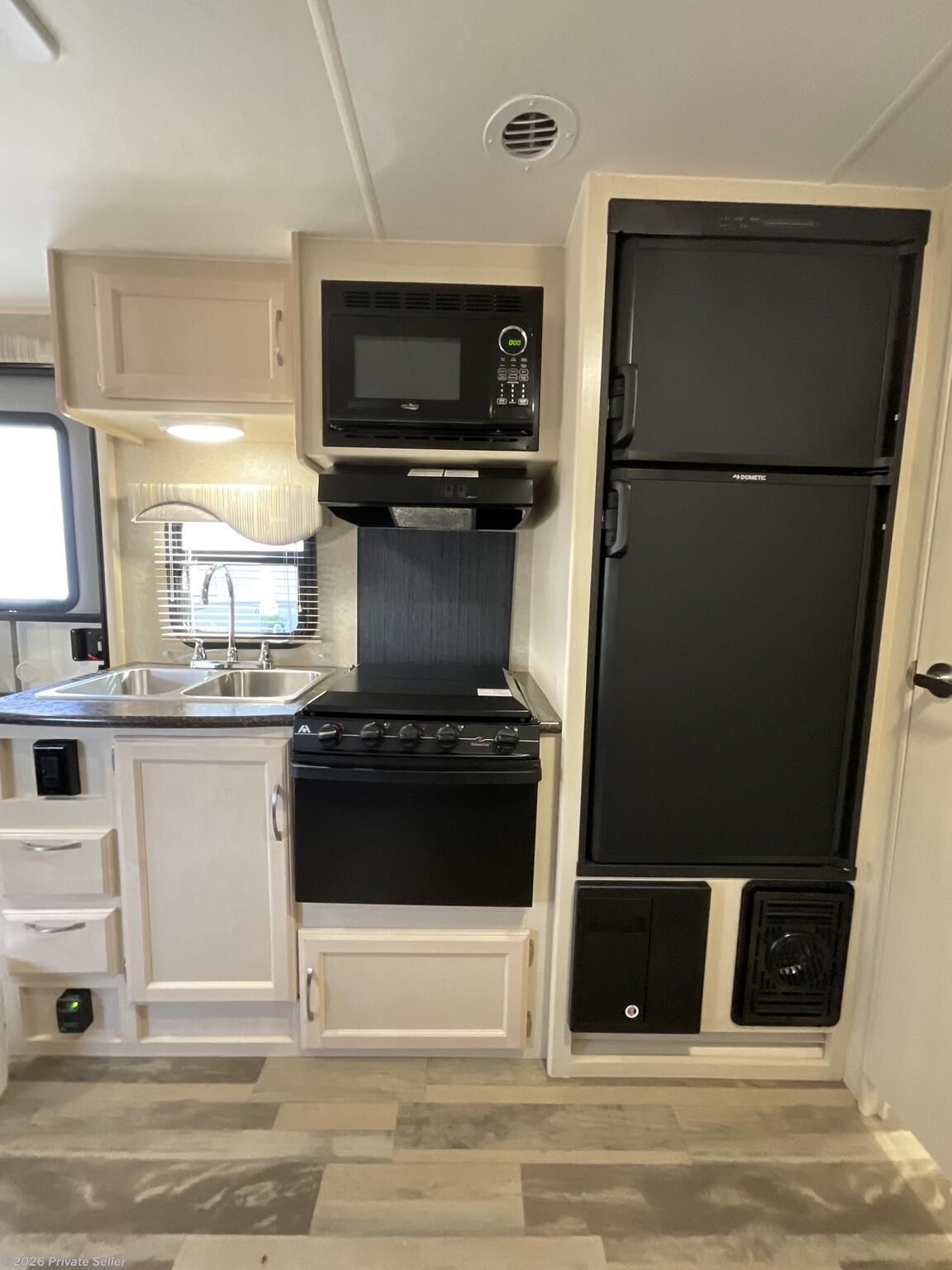 Used 2018 Winnebago Micro Minnie 2106DS available in Neskowin, Oregon