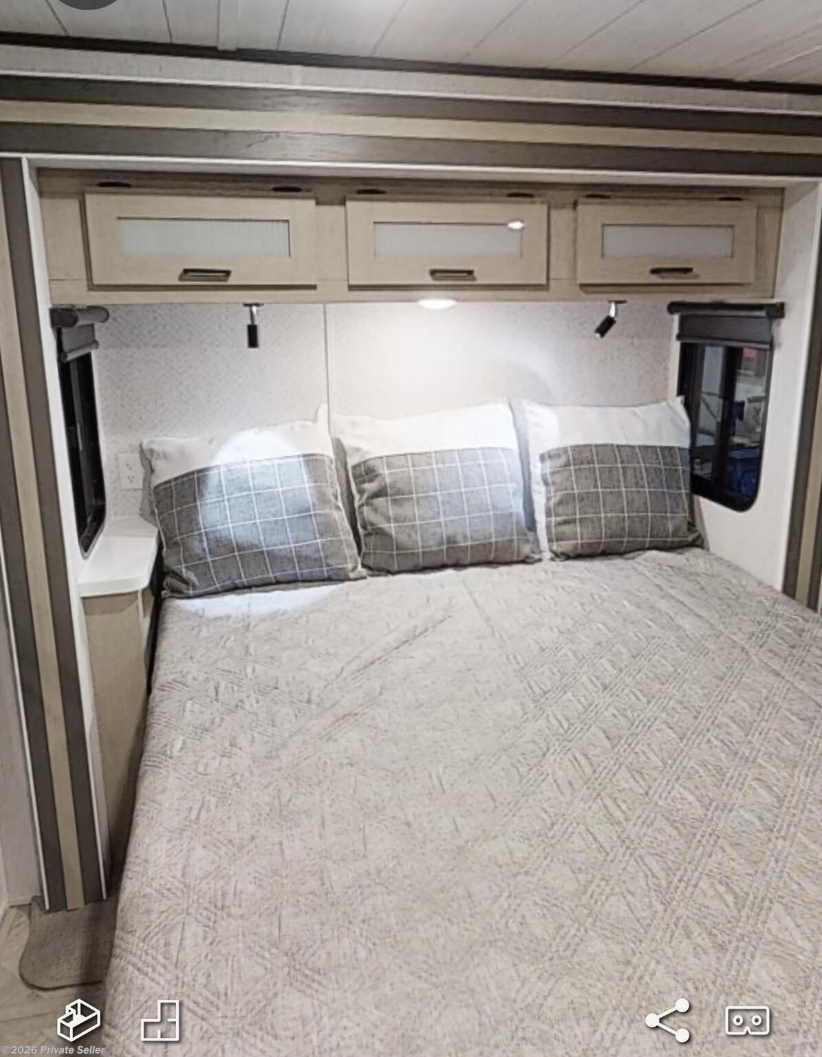 Master bed w lift up storage underneath 