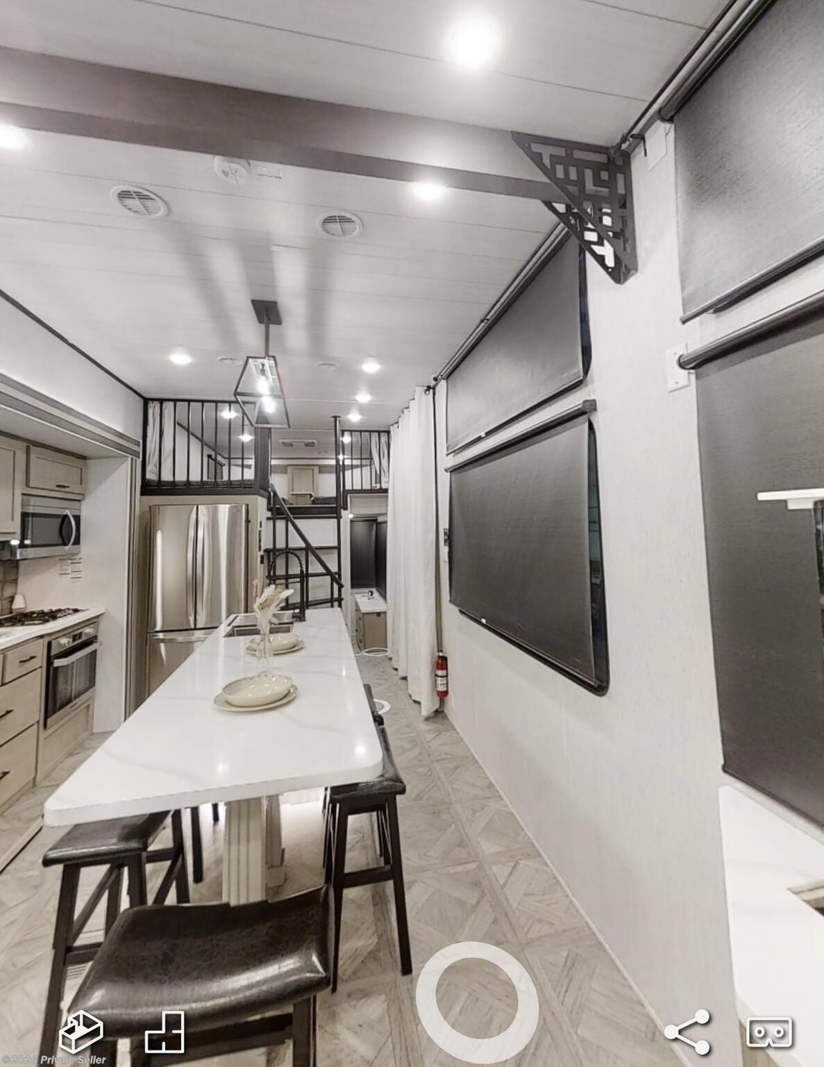 Long look thru trailer 