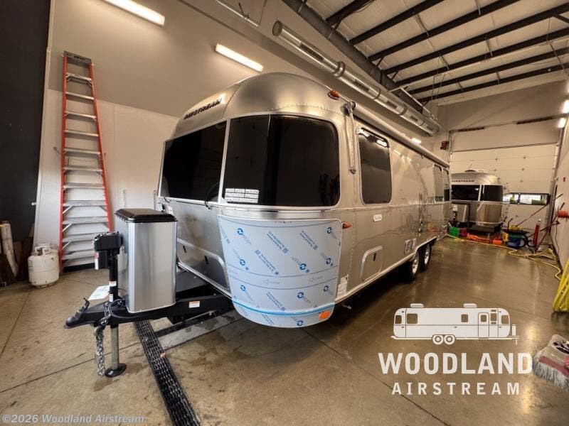 2026 Flying Cloud 25FB Twin by Airstream from Woodland Airstream in Lebanon, Indiana