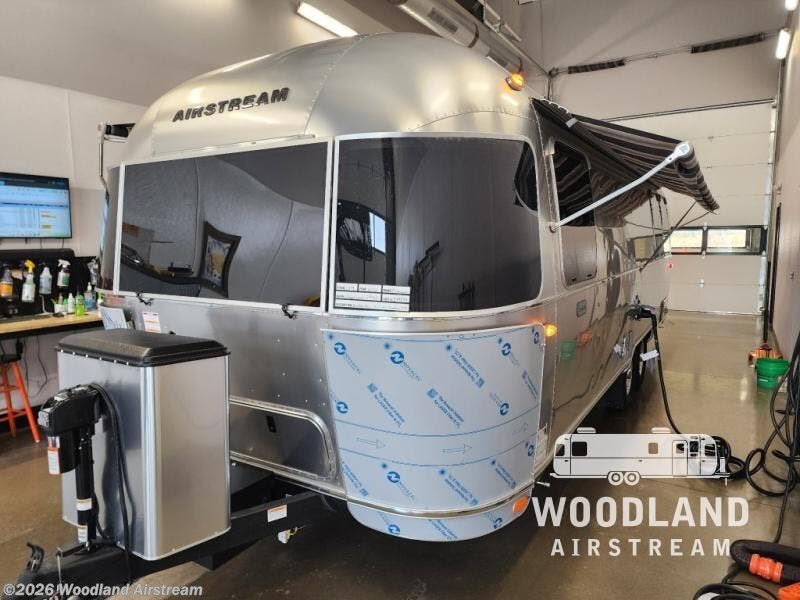 2026 Globetrotter 27FB by Airstream from Woodland Airstream in Lebanon, Indiana