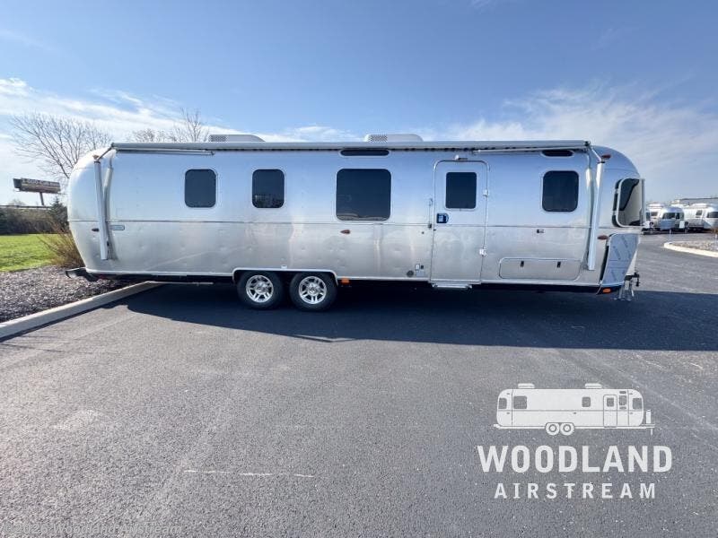 2026 Classic 33FB Twin by Airstream from Woodland Airstream in Lebanon, Indiana