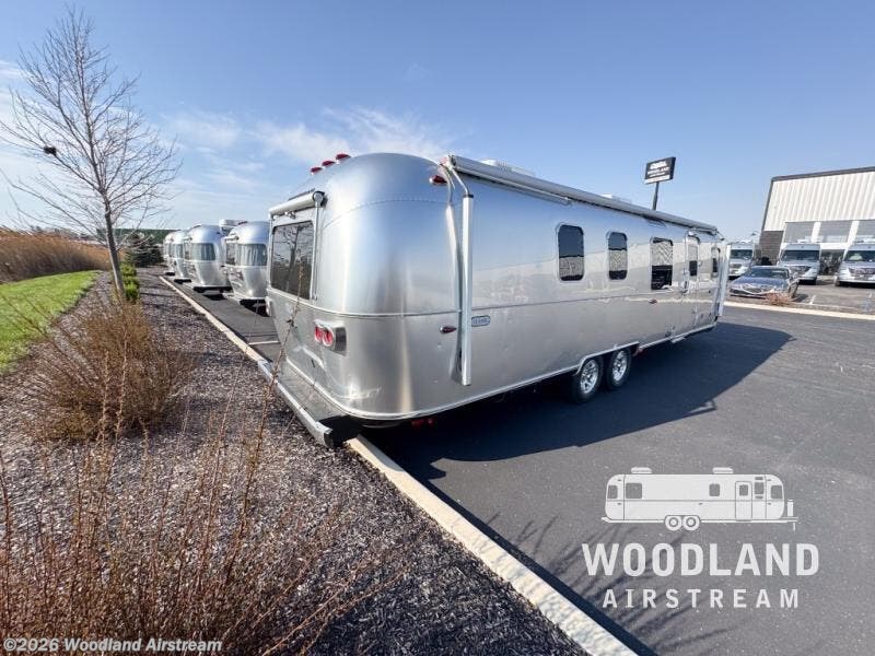 New 2026 Airstream Classic 33FB Twin available in Lebanon, Indiana