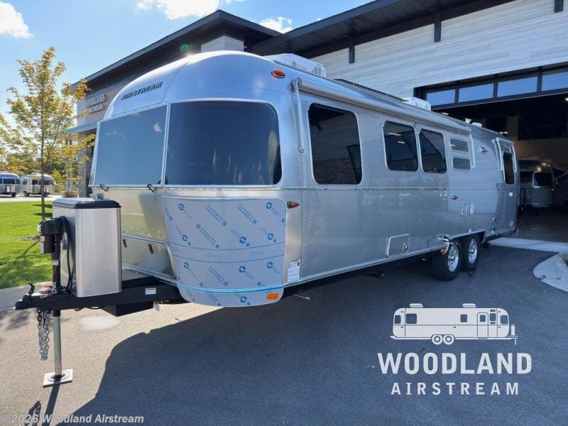 2026 Flying Cloud 30FB Bunk by Airstream from Woodland Airstream in Clarkston, Michigan