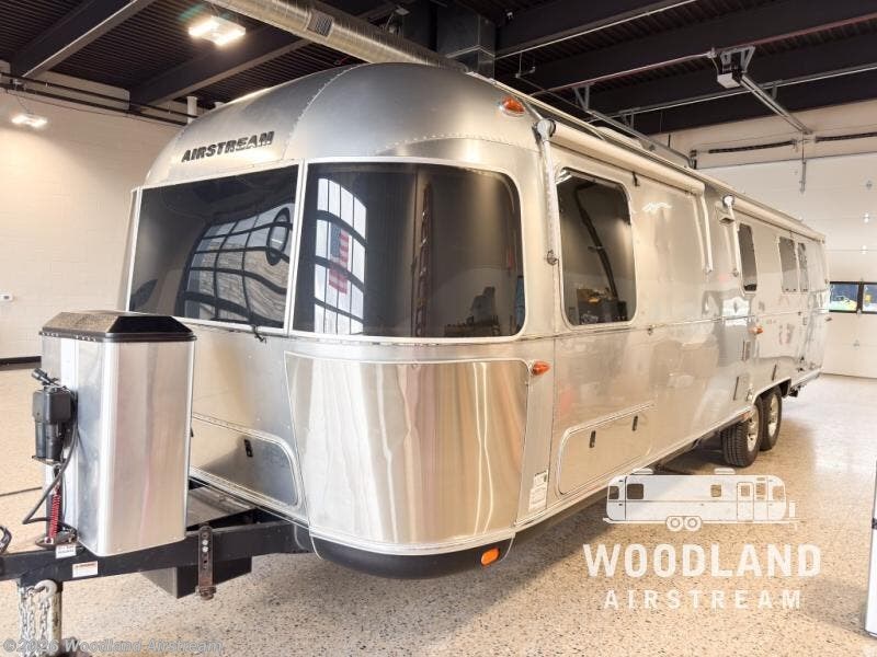 2021 Classic 33FB Twin by Airstream from Woodland Airstream in Clarkston, Michigan