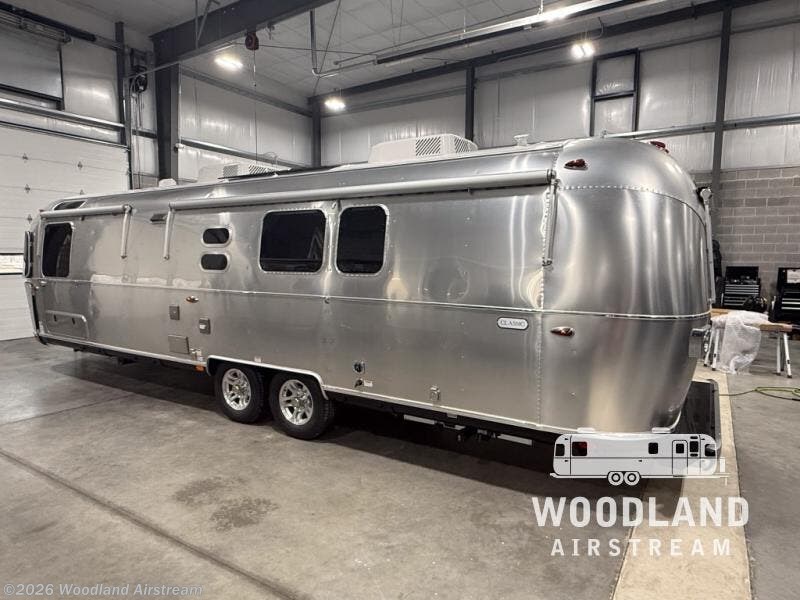 New 2026 Airstream Classic 33FB Twin available in Georgetown, Kentucky