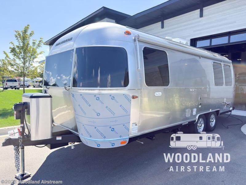 2026 Flying Cloud 25FB by Airstream from Woodland Airstream in Georgetown, Kentucky