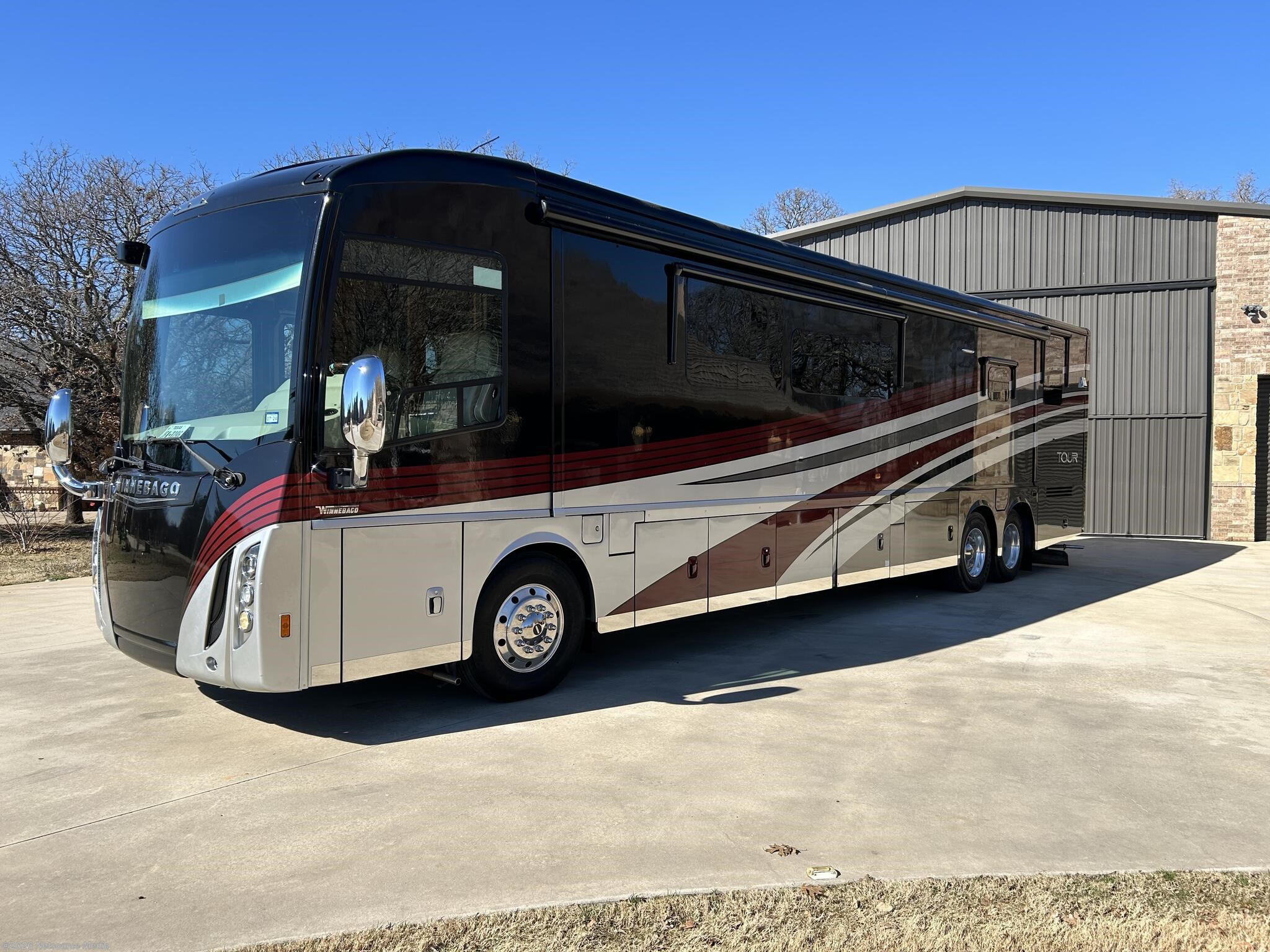 2017 Winnebago Tour 42QD - Used Diesel Pusher For Sale by For Sale By Owner in Denton, Texas