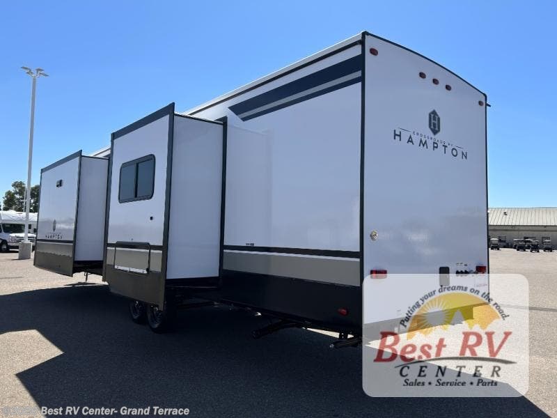 New 2026 CrossRoads Hampton 372FDB available in Grand Terrace, California