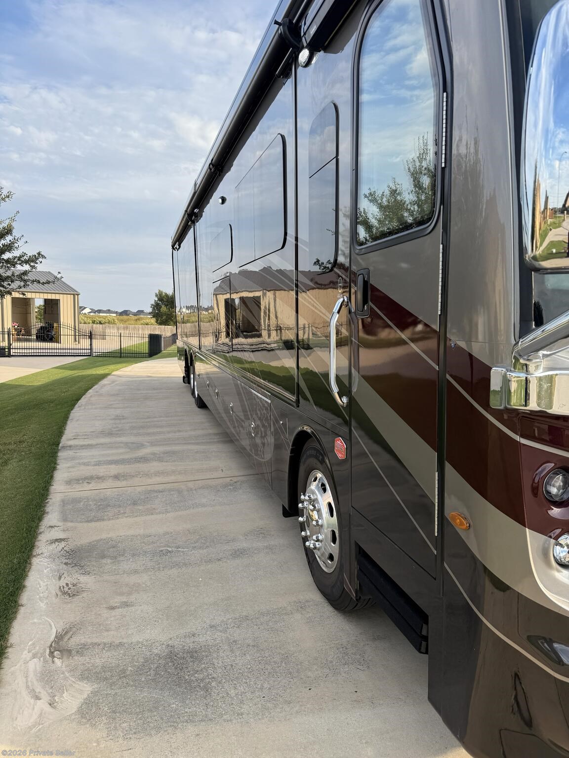 2020 Fleetwood Discovery LXE 44H - Used Class A For Sale by For Sale By Owner in Haslet, Texas