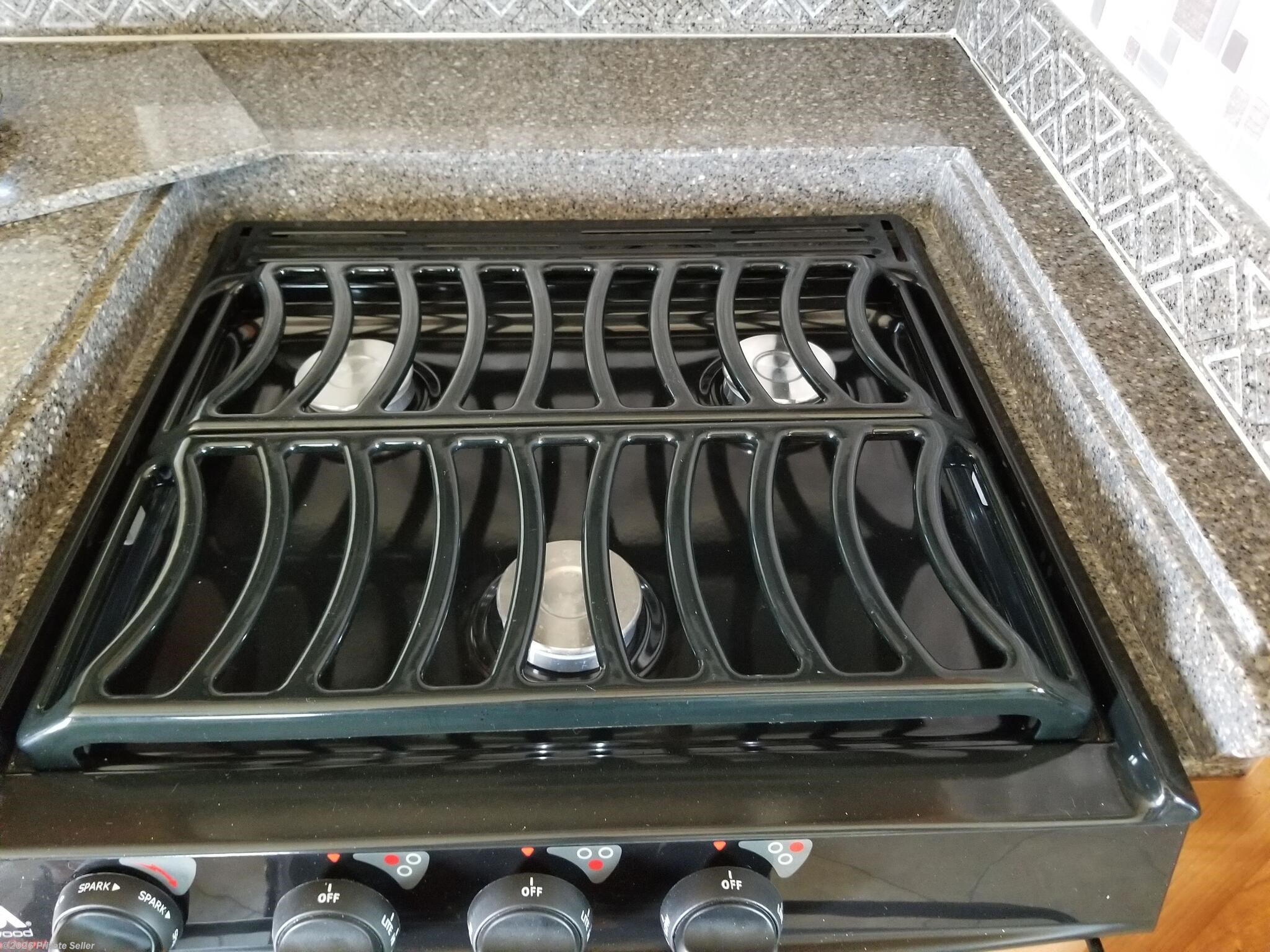 3 burner high output cooktop