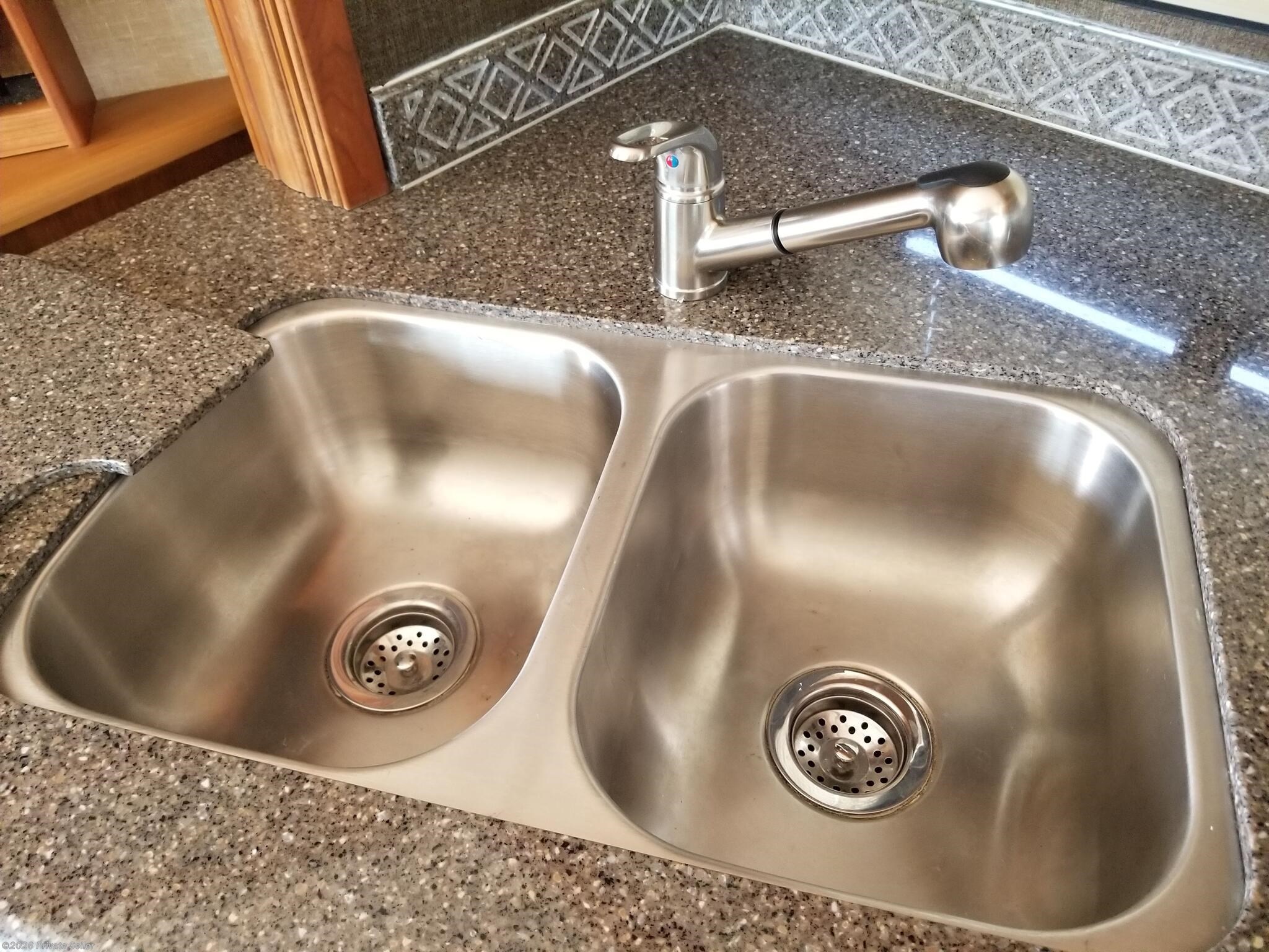 Double stainless steel sink w/ pull out faucet/sprayer