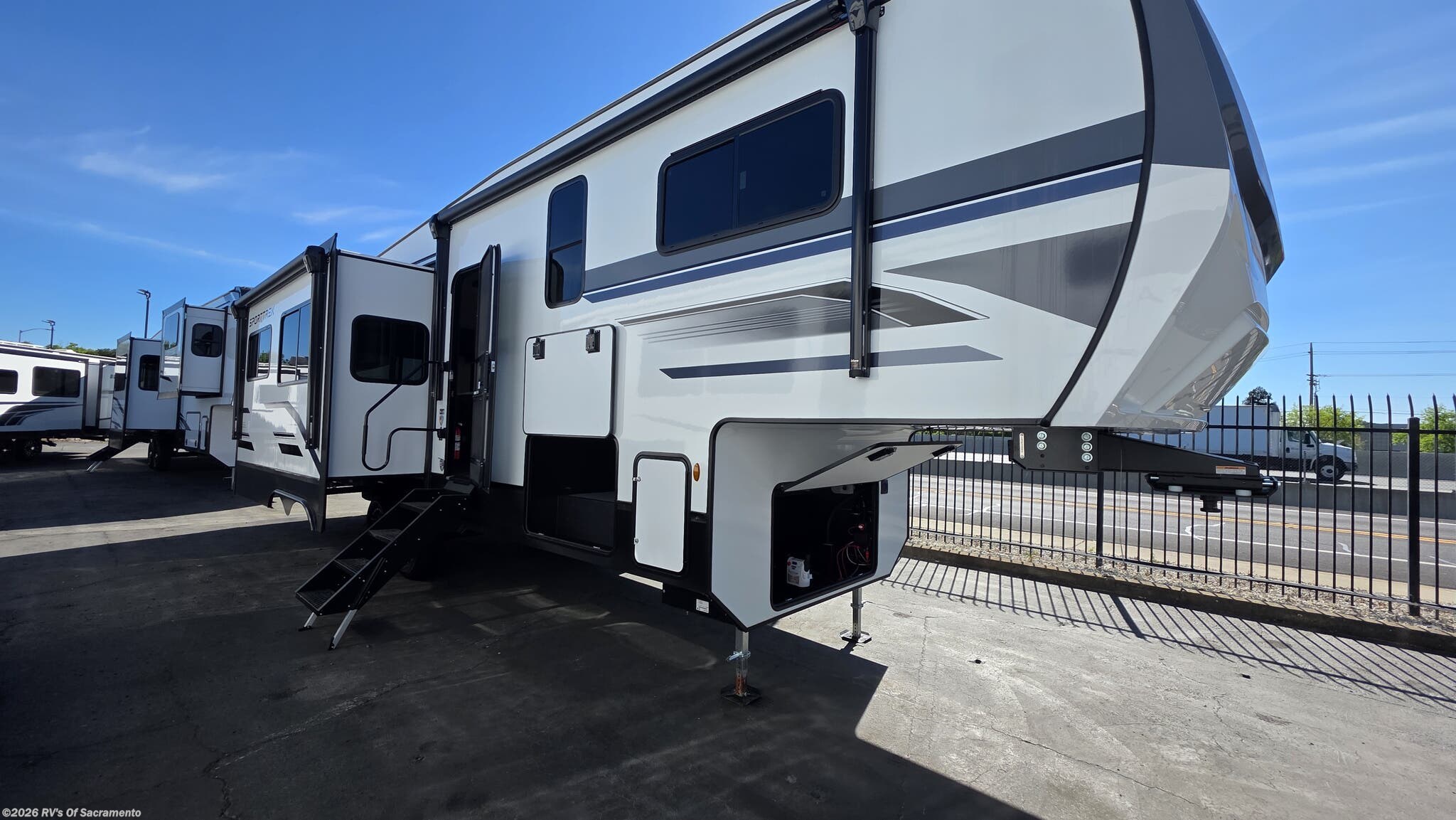 2026 Venture RV SportTrek STF303VIK - New Fifth Wheel For Sale by RV's Of Sacramento in Elk Grove, California features Refrigerator, Booth Dinette, Awning, Dinette, Oven