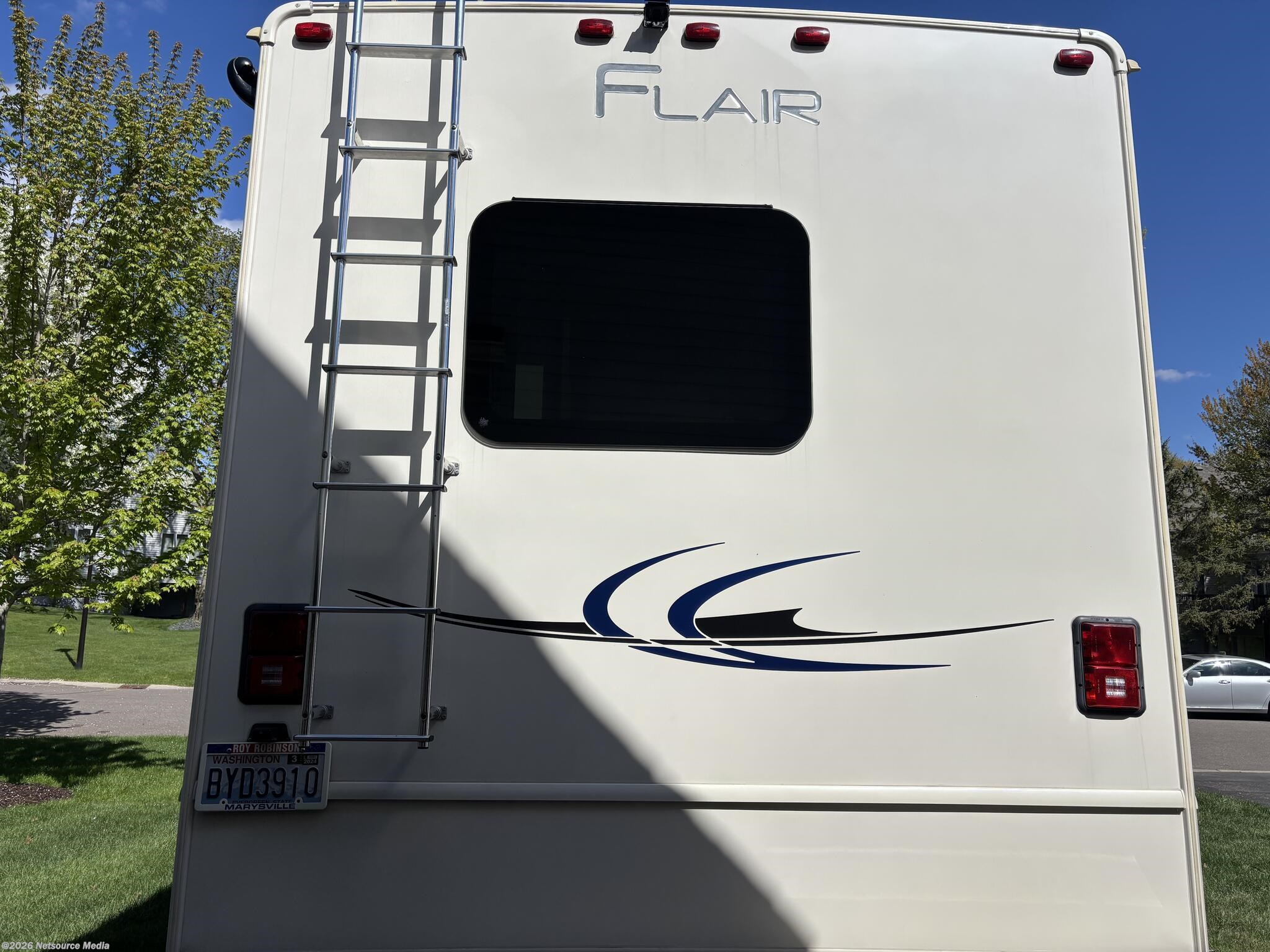 2020 Fleetwood Flair Sleeps 6 with couch and dining table - Used Class A For Sale by For Sale By Owner in Coon Rapids, Minnesota