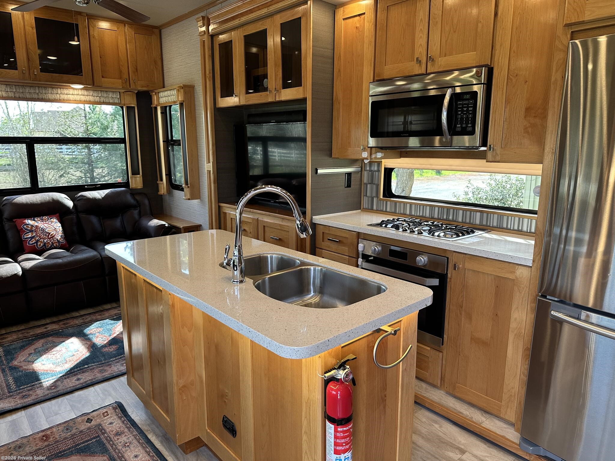 2020 Vanleigh Vilano 320GK - Used Fifth Wheel For Sale by For Sale By Owner in Santa Rosa, California