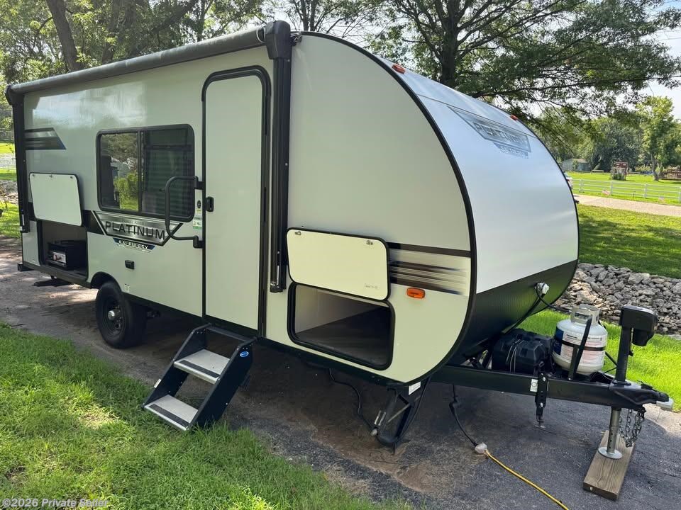 2021 Forest River Salem 179dbk - Used Travel Trailer For Sale by For Sale By Owner in Shawnee, Kansas
