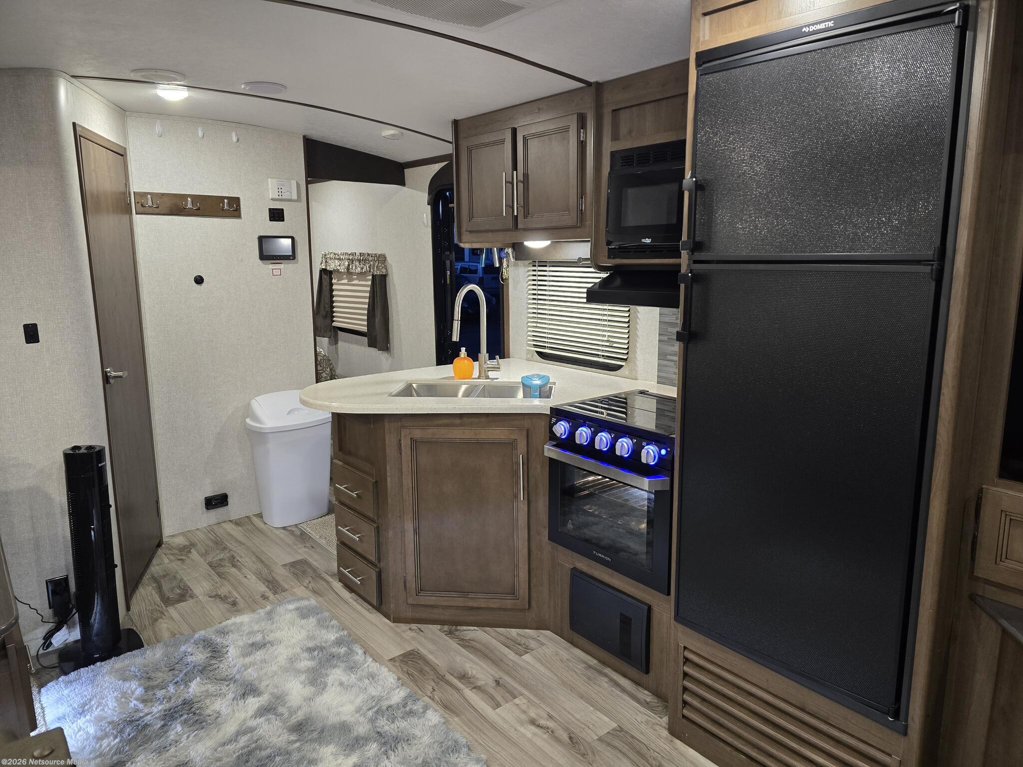 2020 Keystone Cougar 29BHSWE - Used Travel Trailer For Sale by For Sale By Owner in Custer, Washington