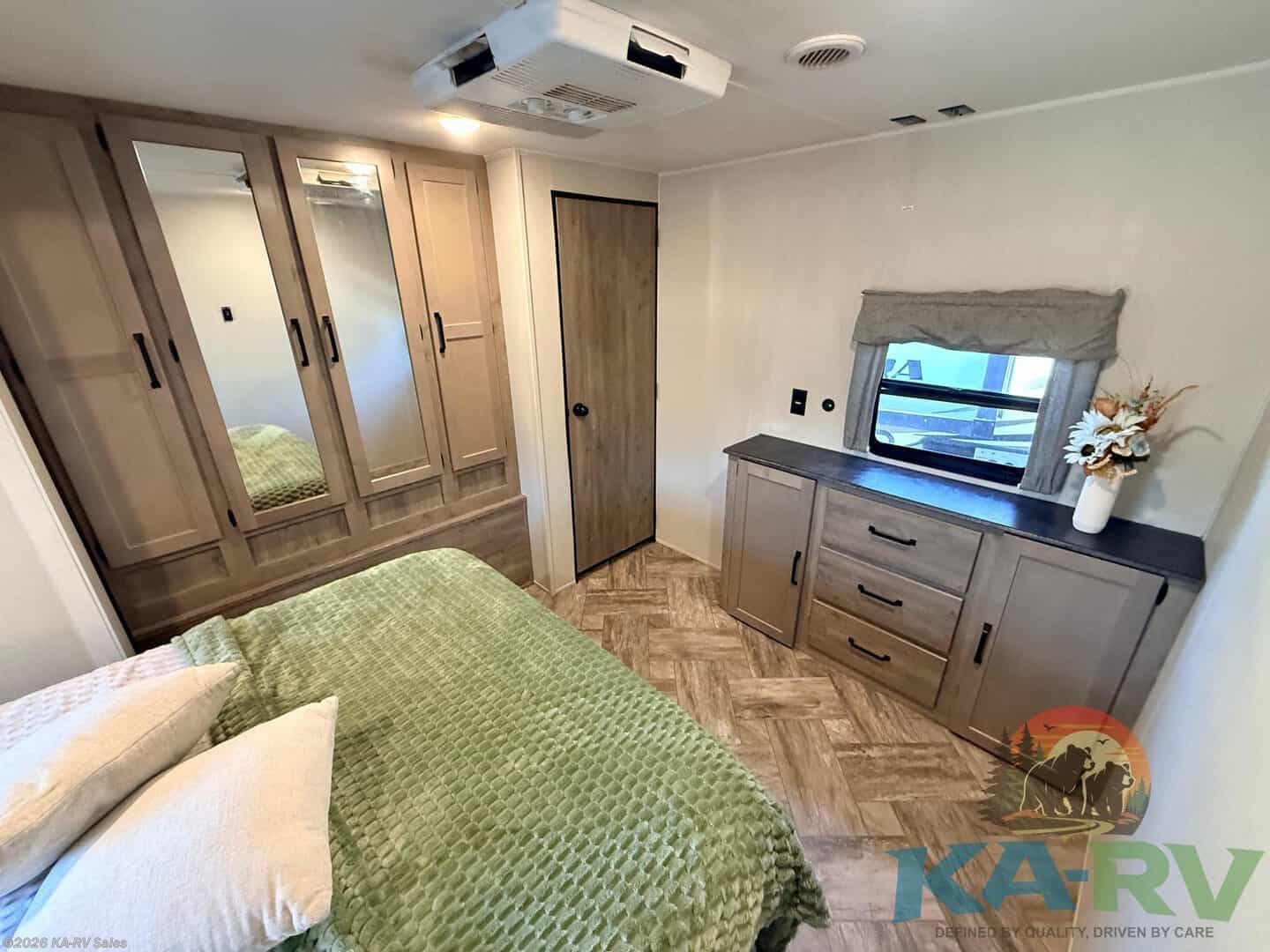 2023 Forest River 32BHFS - Used Travel Trailer For Sale by KA-RV Sales in Fruitland Park, Florida
