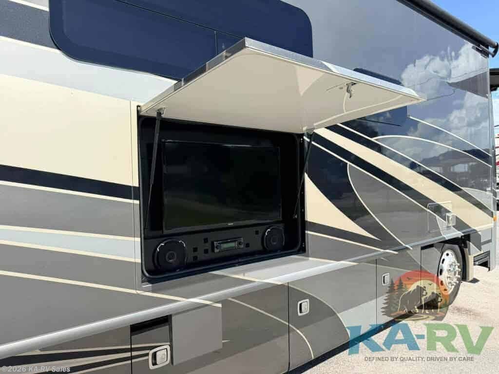 2018 Fleetwood Discovery 40X LXE - Used Class A For Sale by KA-RV Sales in Fruitland Park, Florida