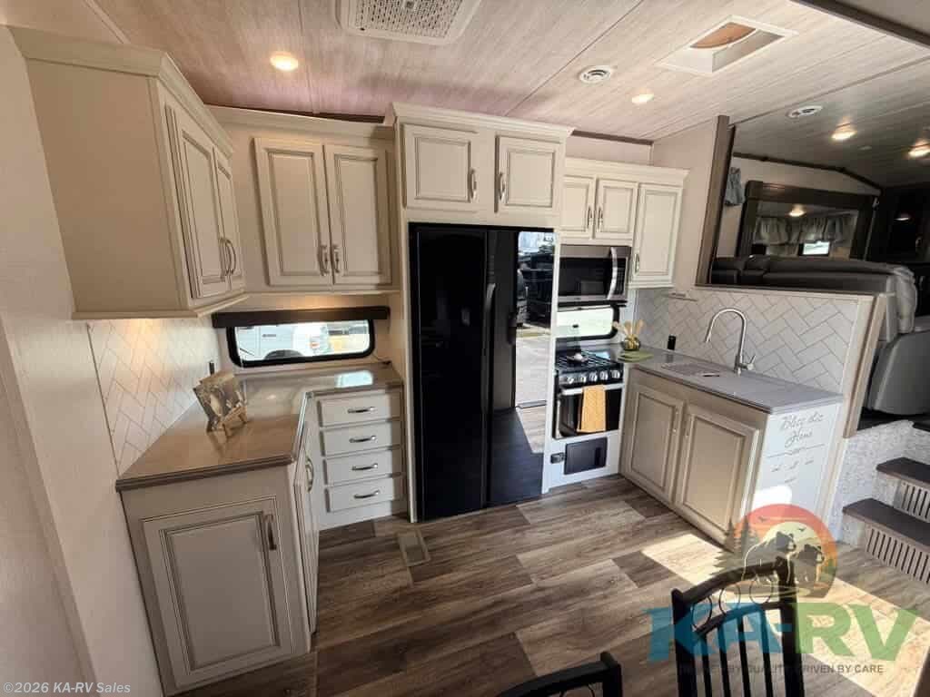 2022 Keystone Cougar 354 FLS - Used Fifth Wheel For Sale by KA-RV Sales in Fruitland Park, Florida