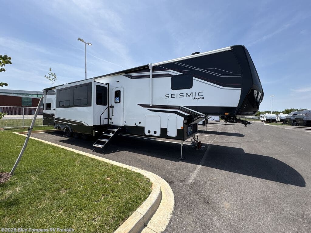 2026 Seismic 395 by Jayco from Blue Compass RV Franklin in Franklin, Kentucky