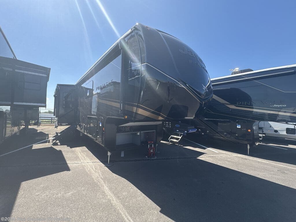 New 2027 Jayco Pinnacle 36FBTS available in Franklin, Kentucky