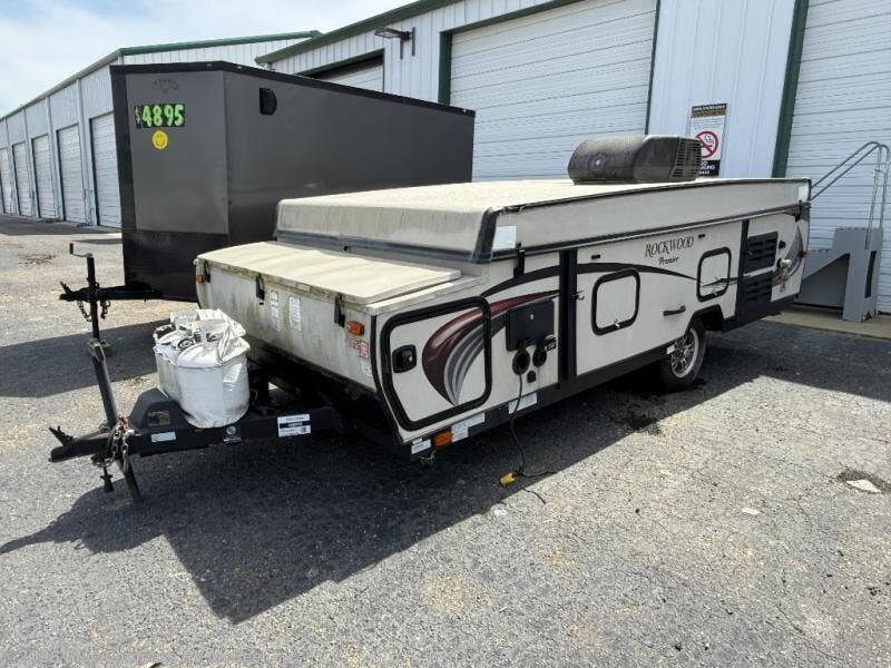 Used 2015 Forest River Rockwood Premier 2516G available in McBee, South Carolina