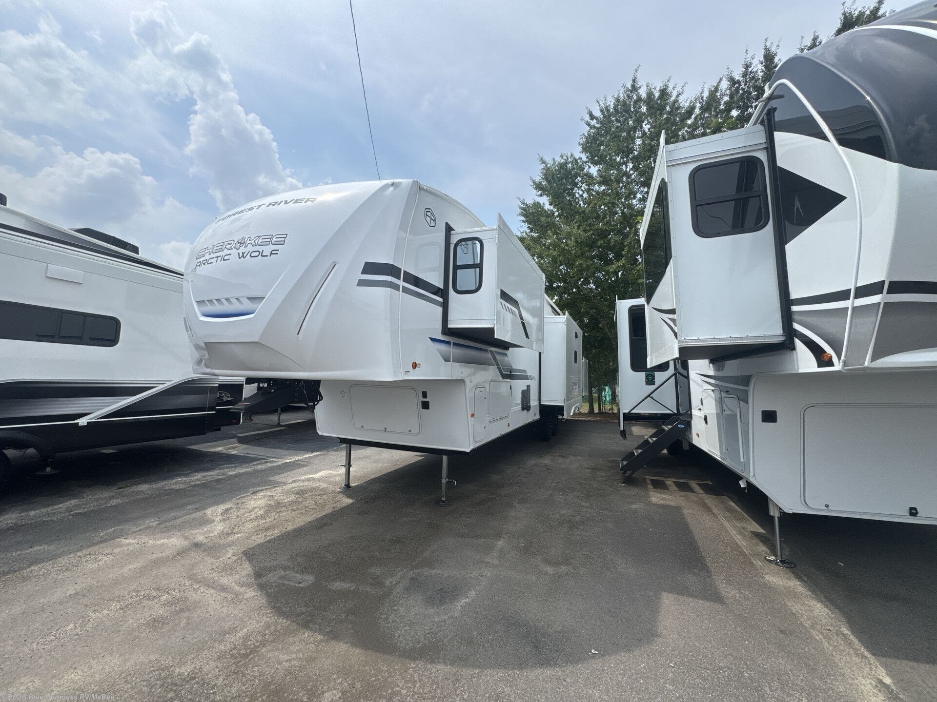 New 2026 Forest River Cherokee Arctic Wolf 38DST available in McBee, South Carolina