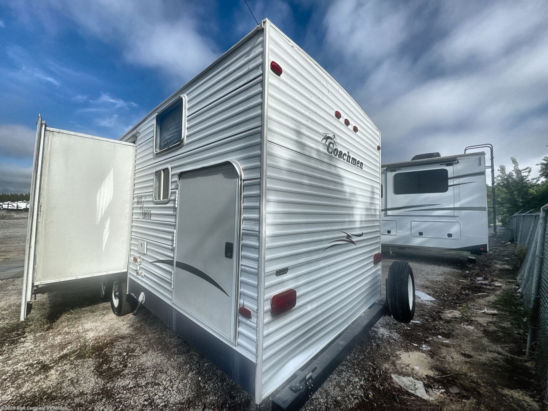 2012 Coachmen Cascade 32BHS - Used Travel Trailer For Sale by Blue Compass RV McBee in McBee, South Carolina