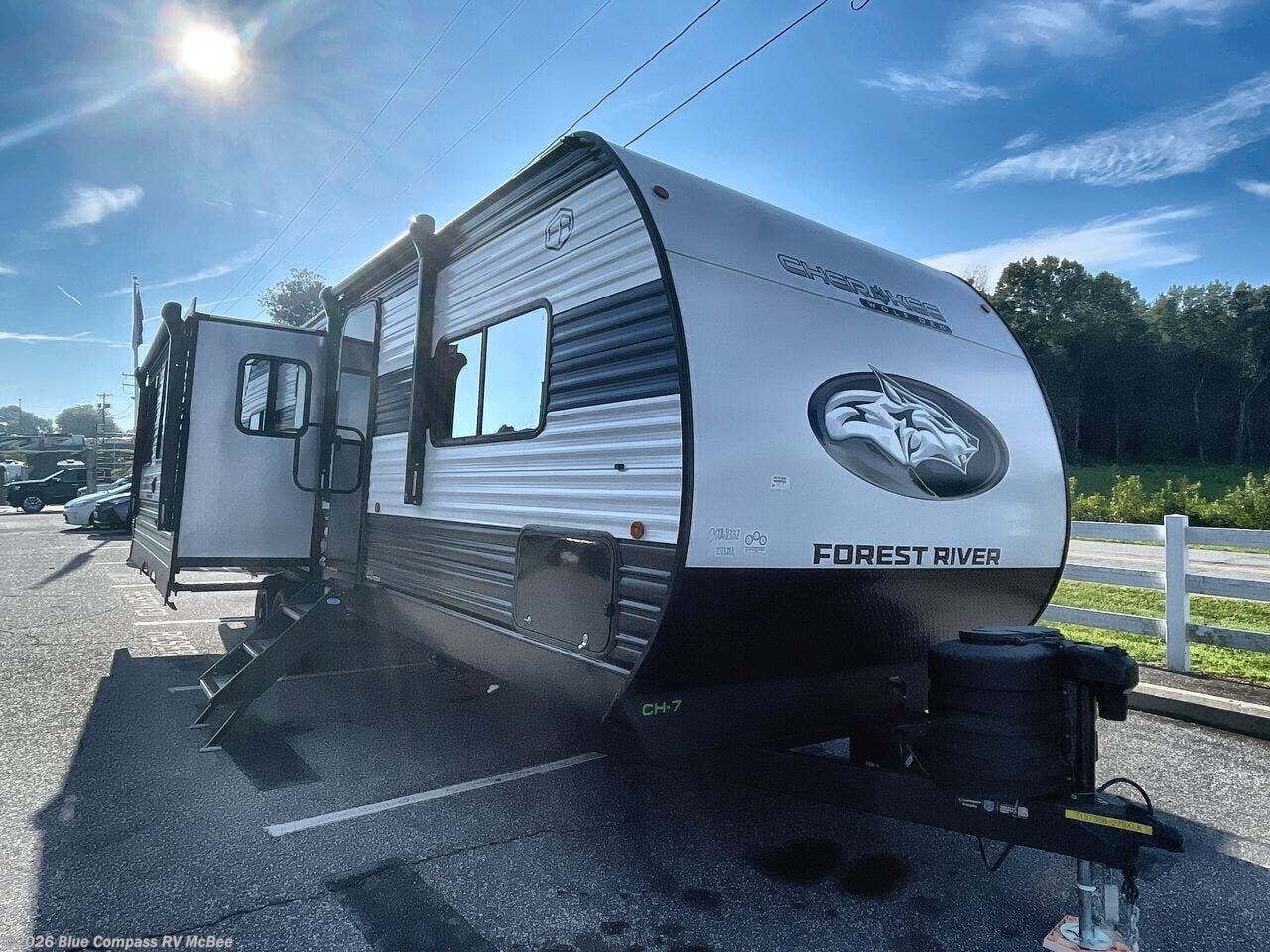 2026 Forest River Cherokee Wolf Den 273XLK - New Travel Trailer For Sale by Blue Compass RV McBee in McBee, South Carolina features Slideout