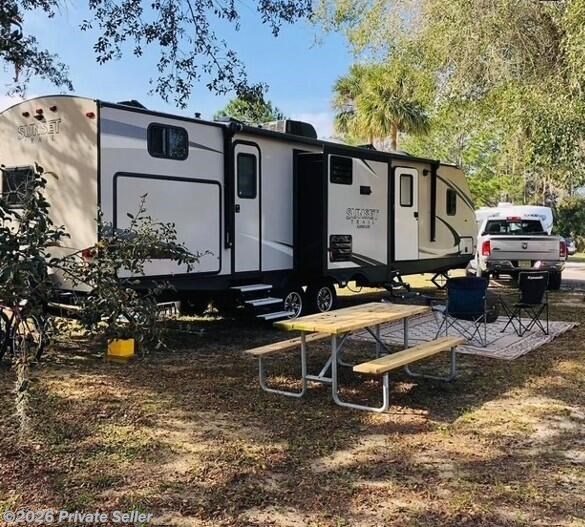 2017 CrossRoads Sunset Trail Ultra Lite SS-331BH Bunkhouse 2-Bed 1.5-Bath Dual-Entry - Used Travel Trailer For Sale by For Sale By Owner in Webster, Florida