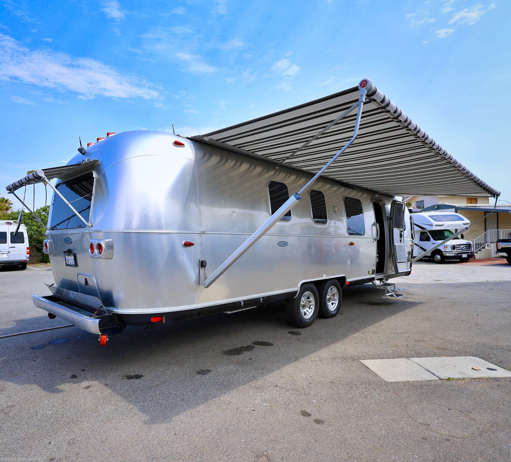 2018 Airstream Classic 33FB - Used Travel Trailer For Sale by Overland RV in Riverside, California features TV, LED Lights, Heated Underbelly, Satellite Radio, Dinette