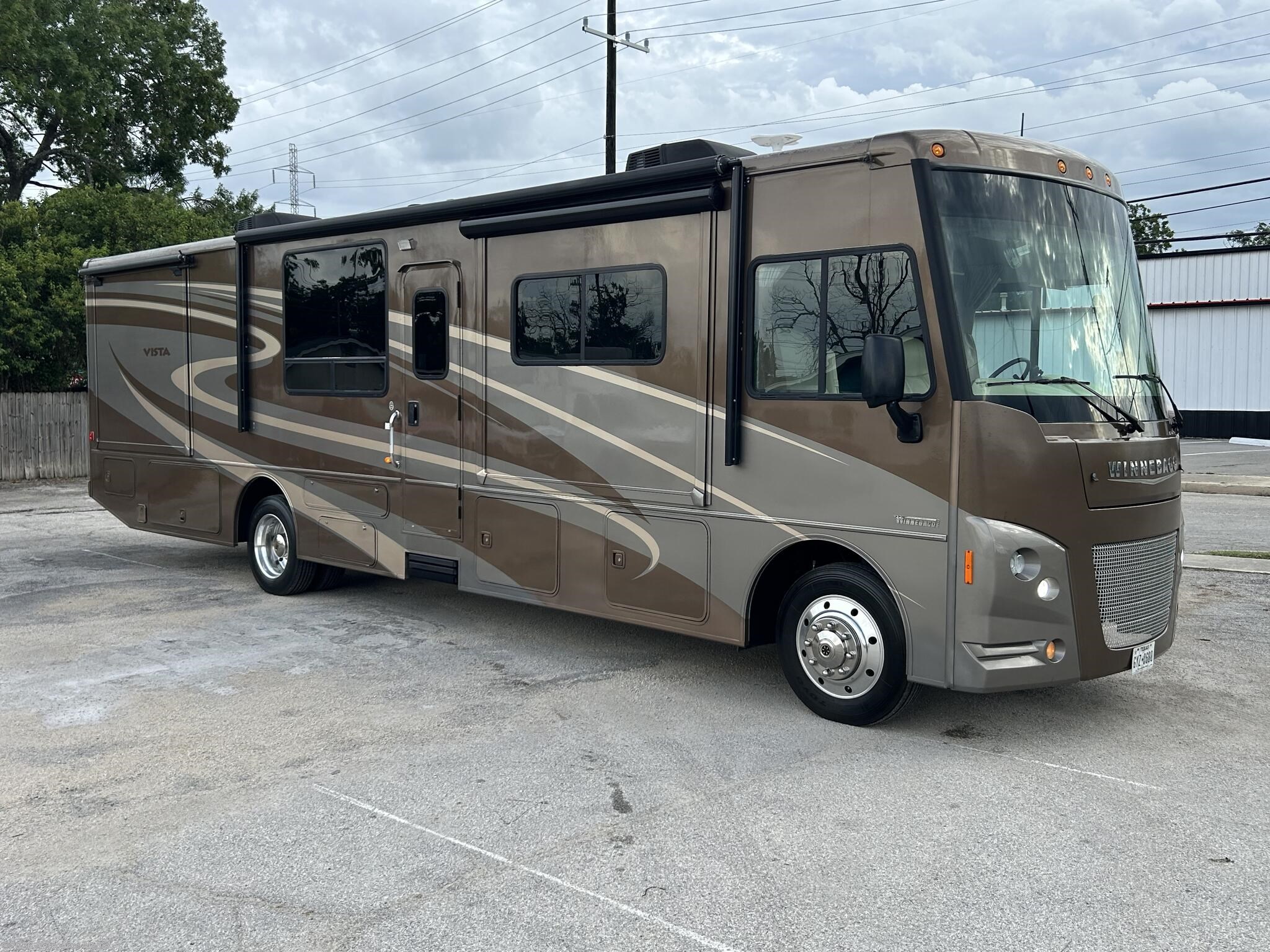 2015 Vista 36Y by Winnebago from For Sale By Owner in San Antonio, Texas
