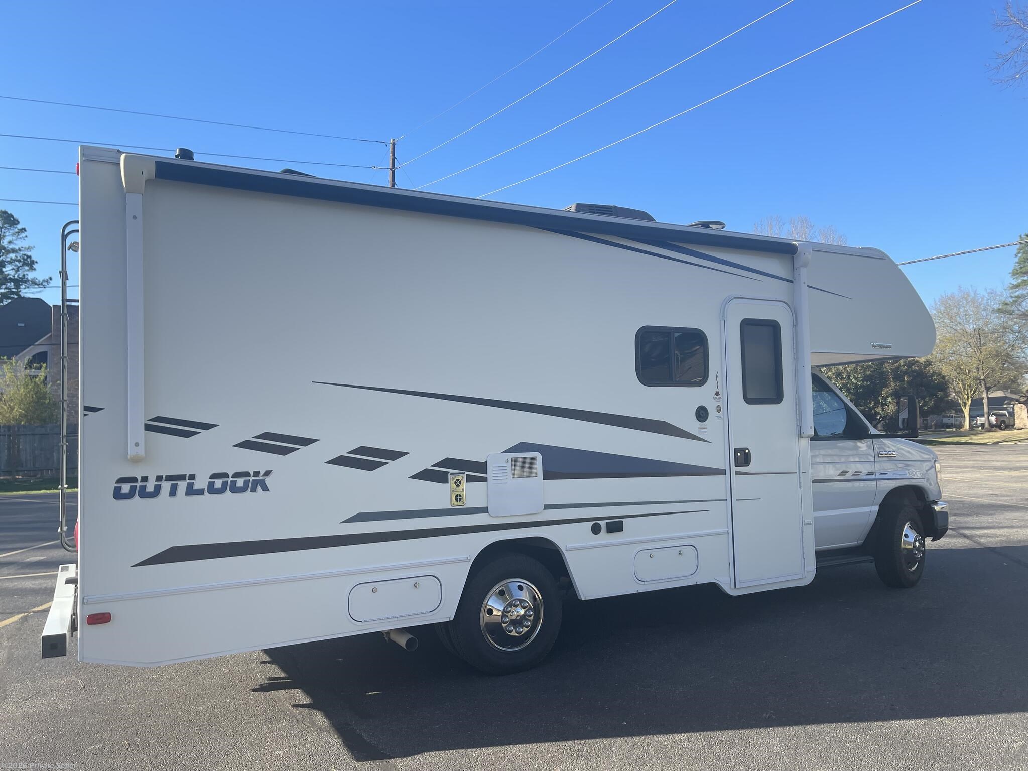 2019 Winnebago Outlook 22C - Used Class C For Sale by For Sale By Owner in Spring, Texas features Dinette Bed, Roof Vent, TV, Batteries, Refrigerator (12V)