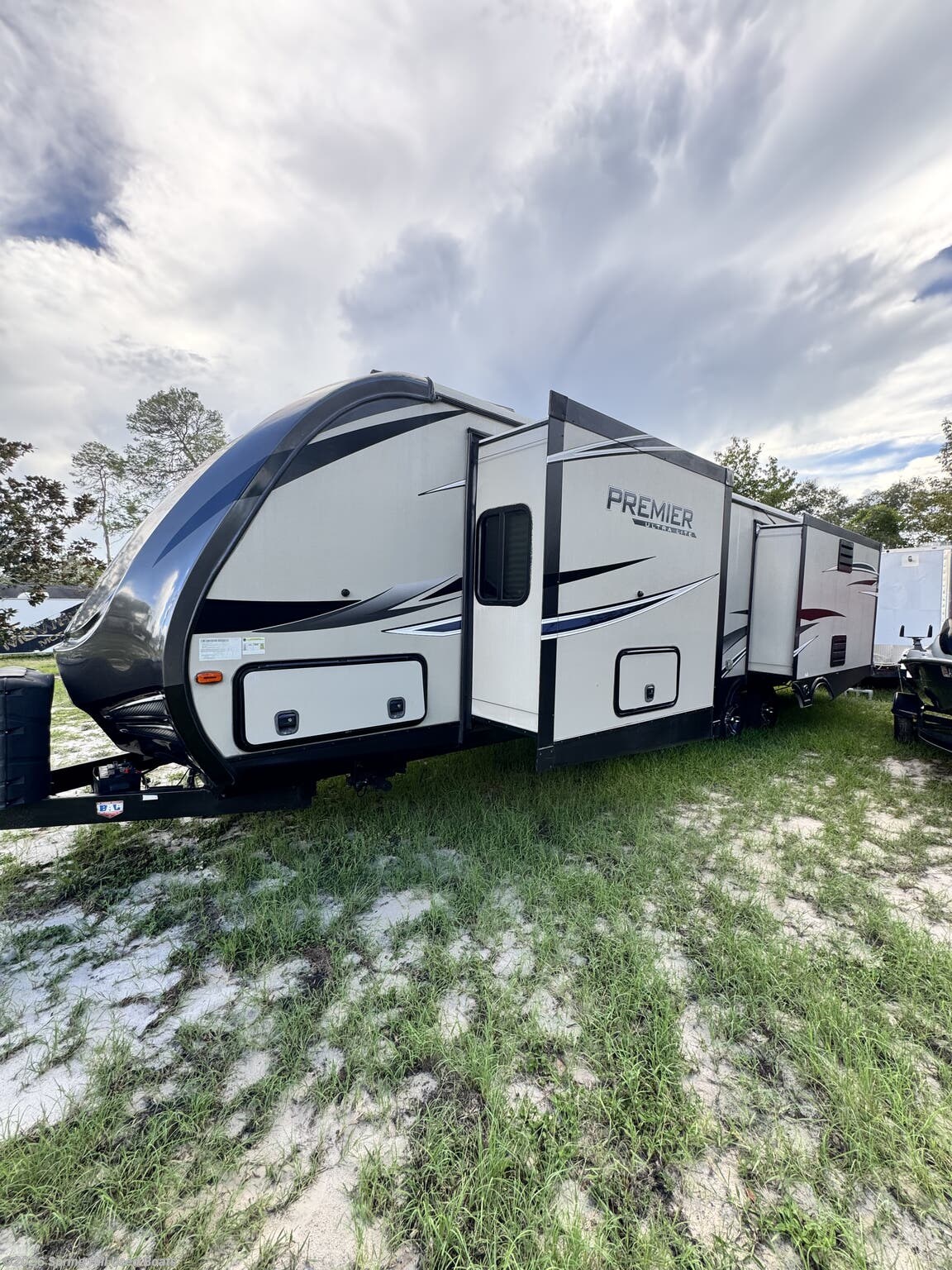 2020 Keystone Bullet Premier 34RIPR - Used Travel Trailer For Sale by Spring Hill Used Boats in Brooksville, Florida features TV, Stabilizer Jacks, Fireplace