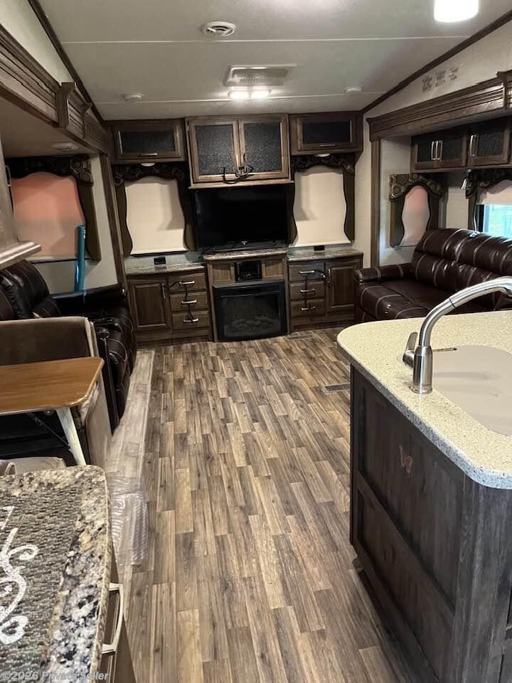 Floorplan of 2016 Keystone Cougar 327RES