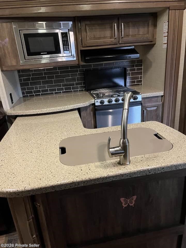 Floorplan of 2016 Keystone Cougar 327RES