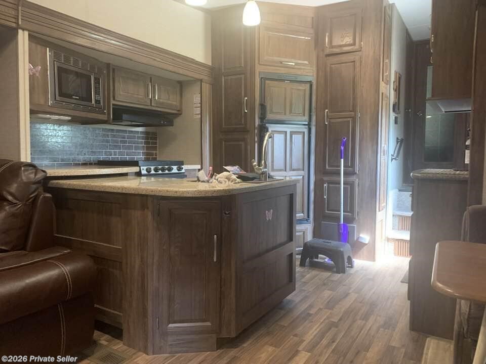 Floorplan of 2016 Keystone Cougar 327RES