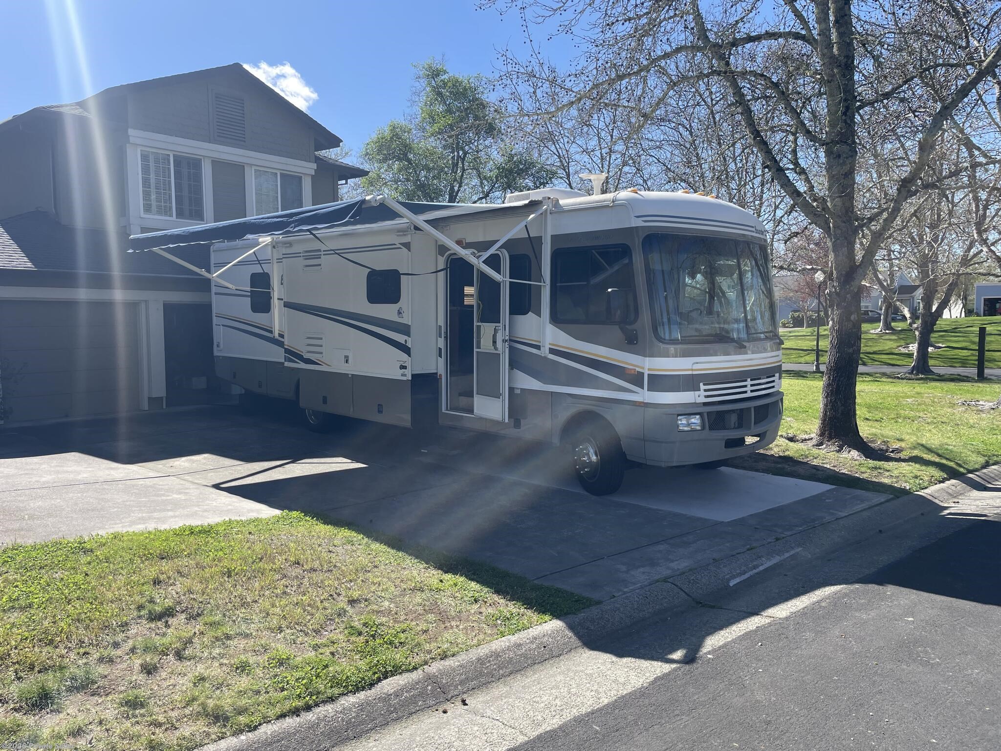2004 Fleetwood Bounder - Used Class A For Sale by For Sale By Owner in windsor, California