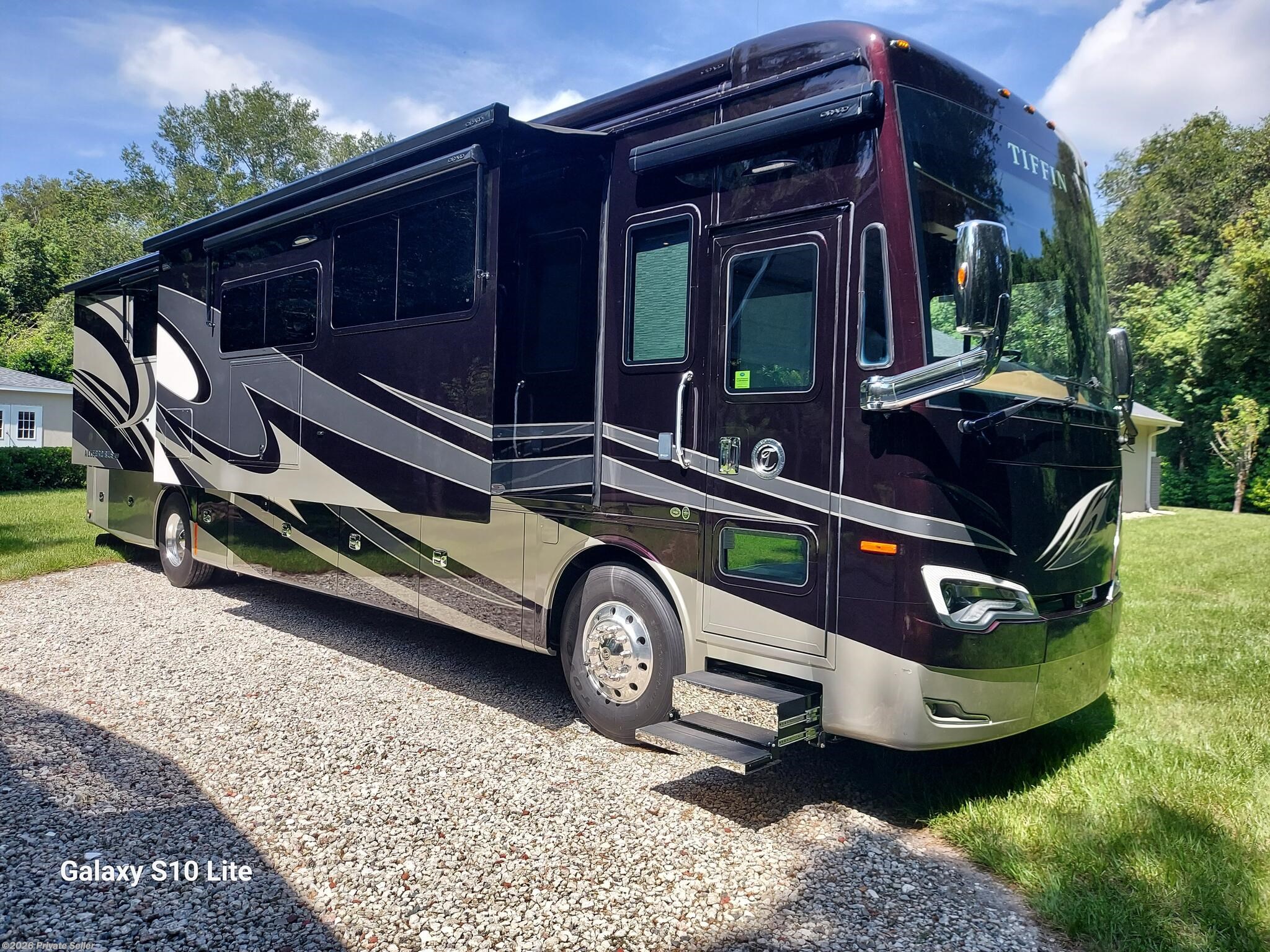 2019 Tiffin Allegro Bus 40 IP - Used Class A For Sale by For Sale By Owner in Orange City, Florida features TV, Residential Refrigerator, Fantastic Fan, Stabilizer Jacks, Computer Station