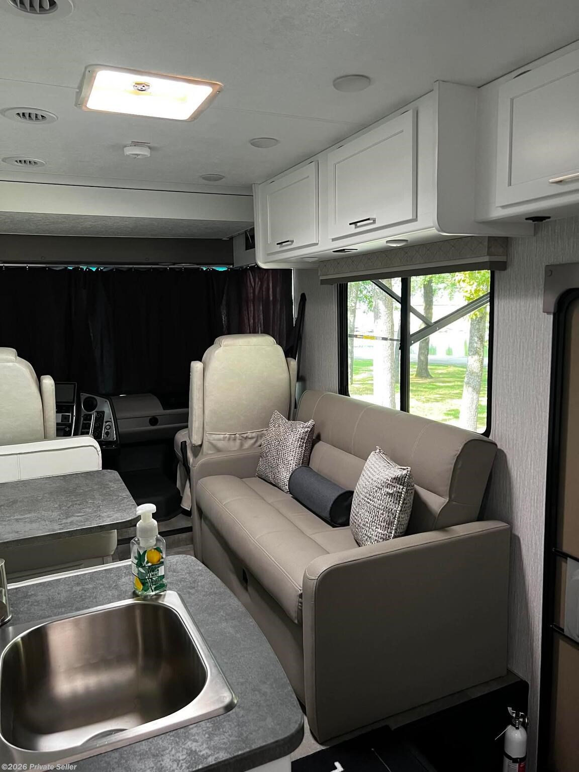 2022 Coachmen Pursuit 27XPS - Used Class A For Sale by For Sale By Owner in Bolivar, Missouri features LP Detector, Batteries, Backup Camera, Satellite Radio, Backup Monitor
