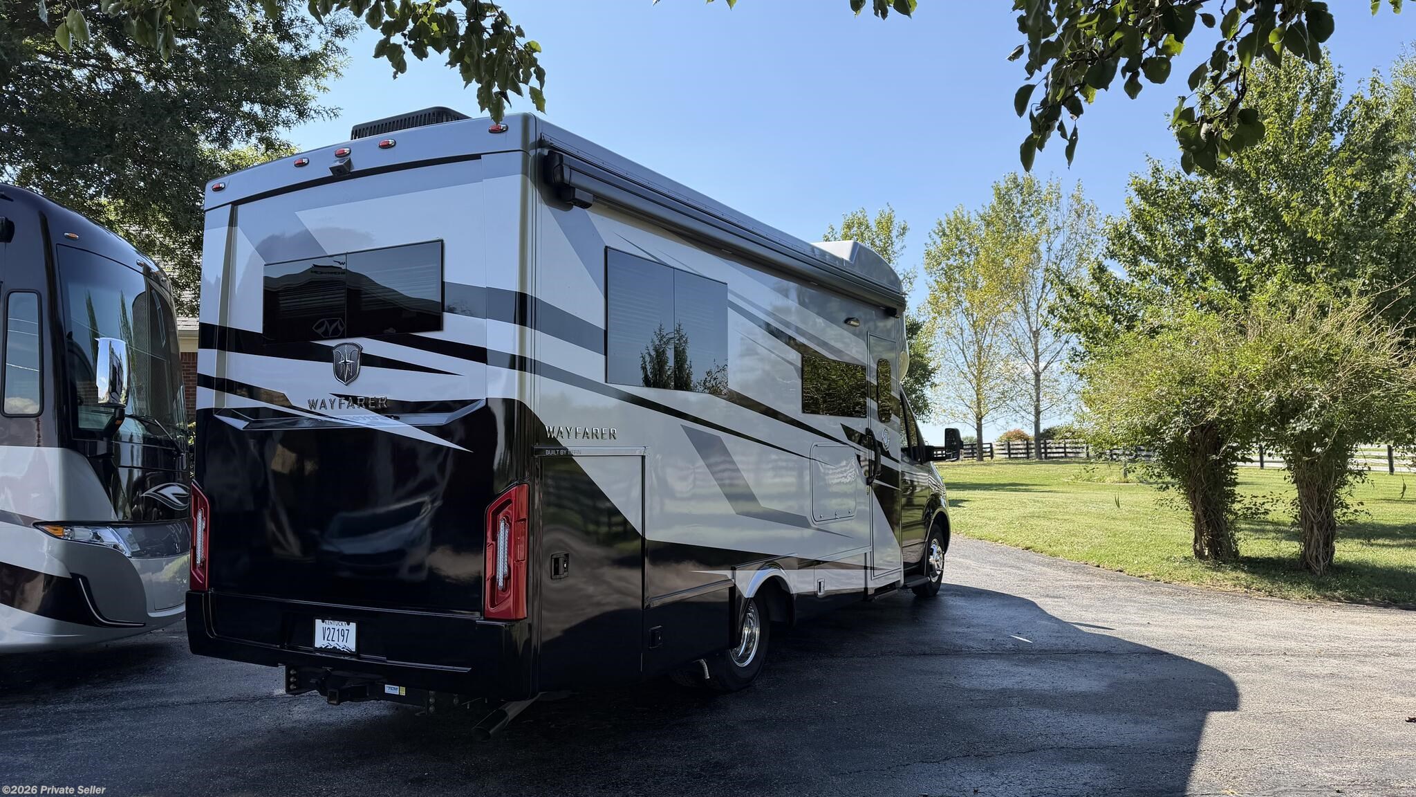 2026 Tiffin Wayfarer 25XLW - Used Class C For Sale by For Sale By Owner in Pleasureville, Kentucky features Exterior Speakers, Smart TV, Medicine Cabinet, Day/Night Shades, Power Seats