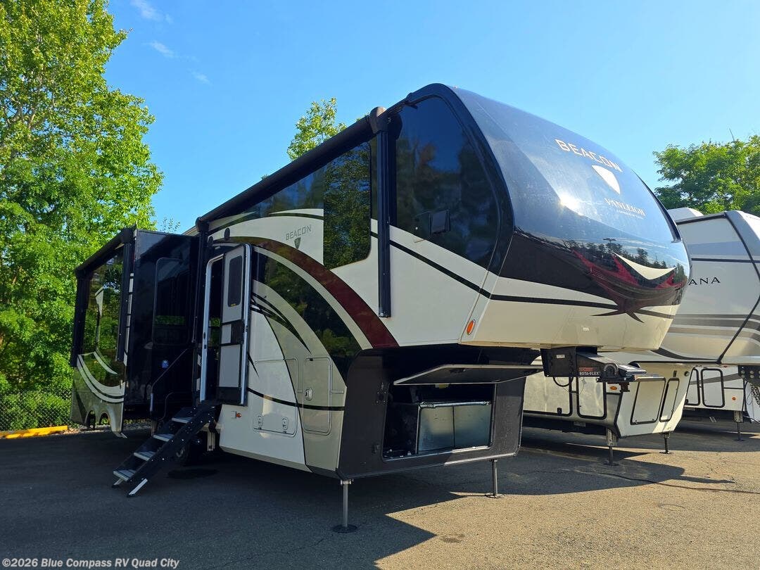 2023 Beacon 34RLB by Vanleigh from Blue Compass RV Quad City in Walcott, Iowa