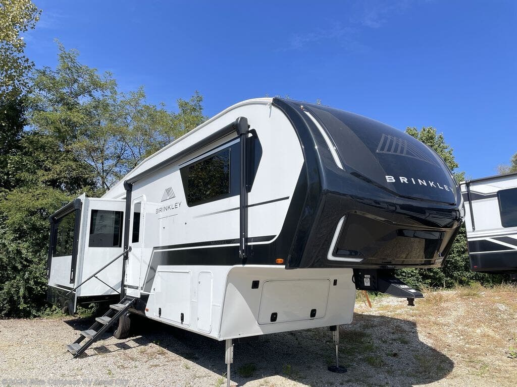 2025 Model Z 3100 by Brinkley RV from Blue Compass RV Quad City in Walcott, Iowa