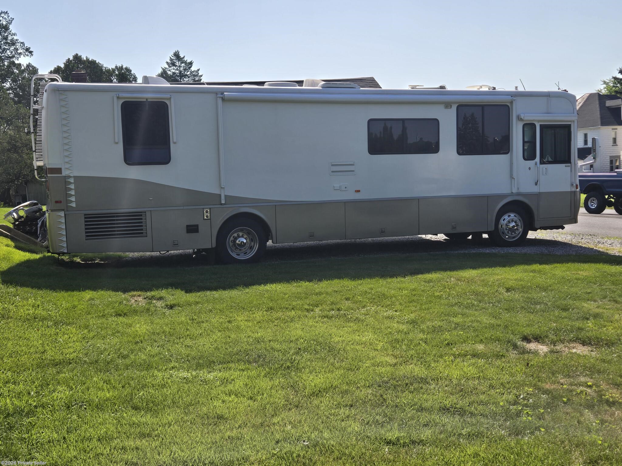2002 Winnebago Journey DL 36LD - Used Class A For Sale by For Sale By Owner in Nazareth, Pennsylvania