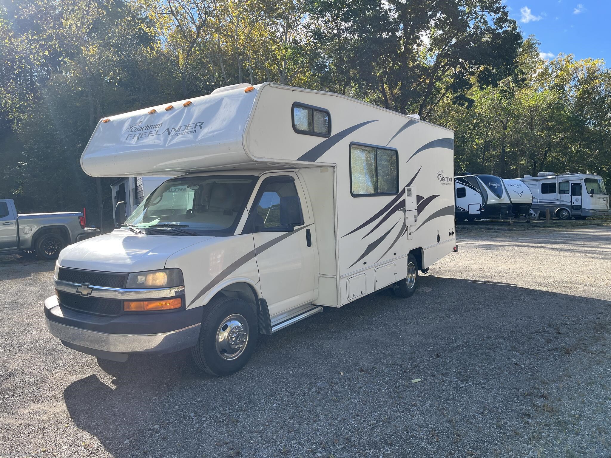 2010 Coachmen Freelander QB21 - 21 foot length - Used Class C For Sale by For Sale By Owner in McMurray, Pennsylvania